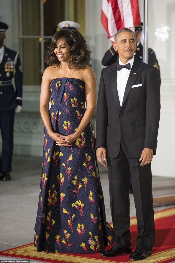 President Barack Obama and first lady Michelle Obama wait to greet Canadian Prime Minister Justin Trudeau and Sophie Grégoire Trudeau at the North Portico of the White House in Washington, Thursday, March 10, 2016, for a state dinner.   (AP Photo/J. Scott Applewhite)